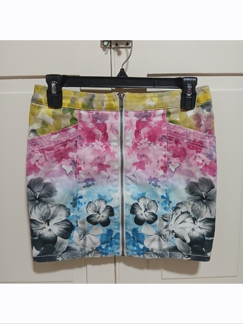H&M HM Multicolor Floral Flower Mini Skirt Fits Like Size XS Zip Front H & M